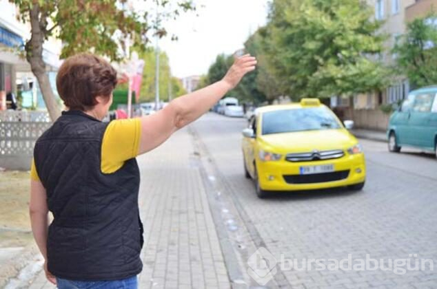 Her şey bekleyen birinin el kaldırmasıyla başladı!