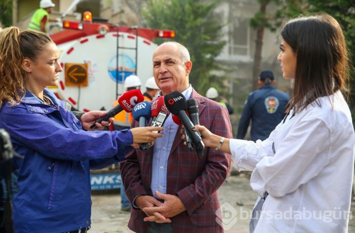  Risk taşıyan binaların yıkımına başlandı