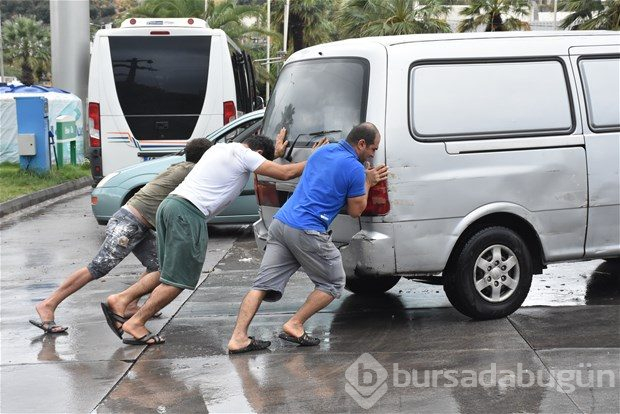 Turizm cennetinde k&acirc;bus: 5 yıldızlı otelleri su bastı!