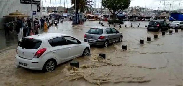 Turizm cennetinde k&acirc;bus: 5 yıldızlı otelleri su bastı!