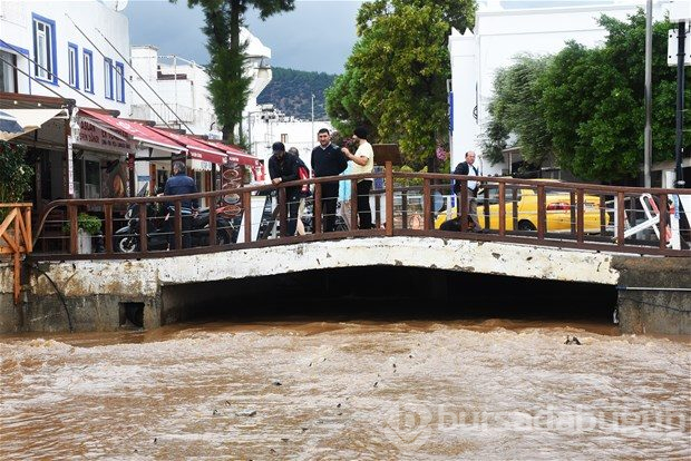Turizm cennetinde k&acirc;bus: 5 yıldızlı otelleri su bastı!
