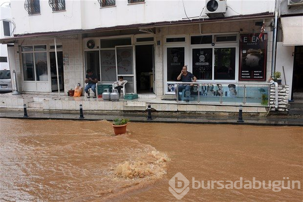 Turizm cennetinde k&acirc;bus: 5 yıldızlı otelleri su bastı!