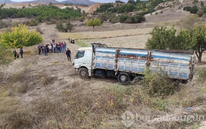 Kamyon çarpan traktördeki aynı aileden 3 kişi öldü!
