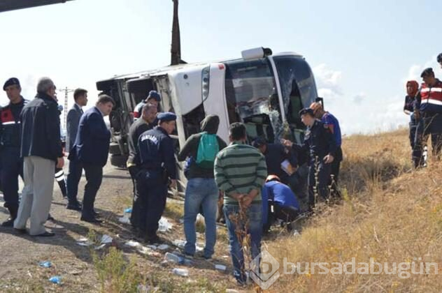 Tur otobüsü devrildi: 1 ölü, 30 yaralı!
