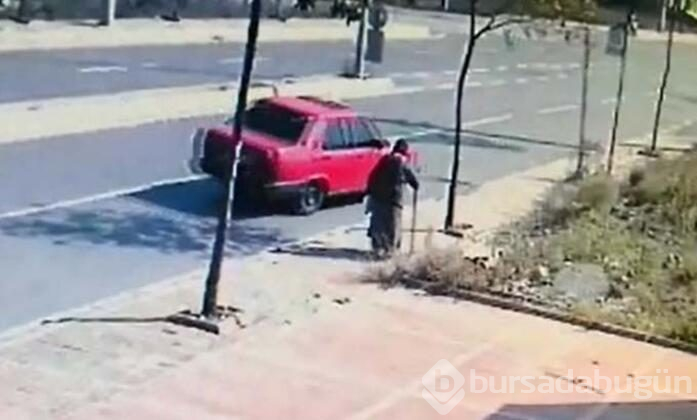 Yaşlı kadını takip edip, parasını çaldı