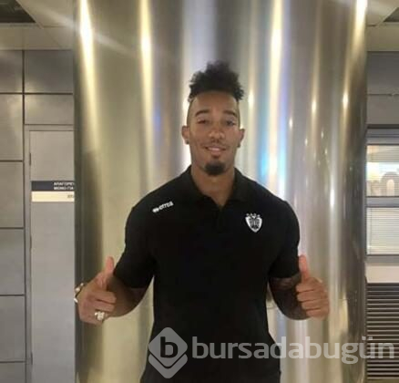 Tüm dikkatleri üzerinde topladı!