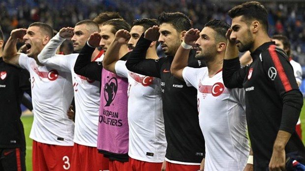 Fransızlara tokat gibi cevap!
