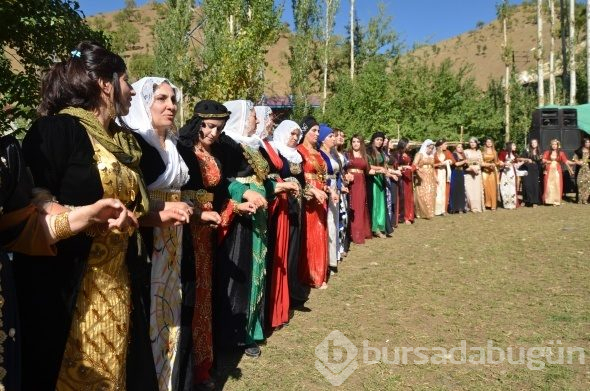 Aşiret düğününde geline 1 kilo altın ve daha fazlası!