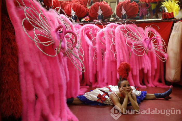 Moulin Rouge kabaresinin sahne arkası görüntüleri