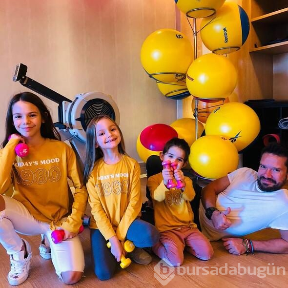 Ozan Doğulu kızları ve sevgilisiyle alışverişte!