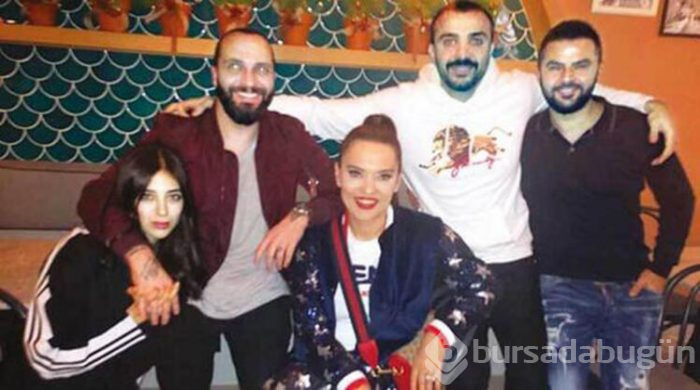 Demet Akalın-Berkay dostluğuna mesafe getiren kol saati!
