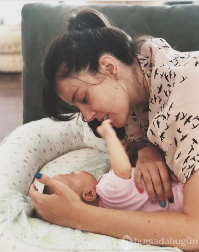 İkizlerin yüzünü ilk kez gösterdi!
