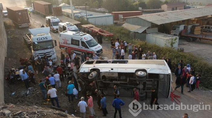 Gebze'de işçi servisi devrildi!
