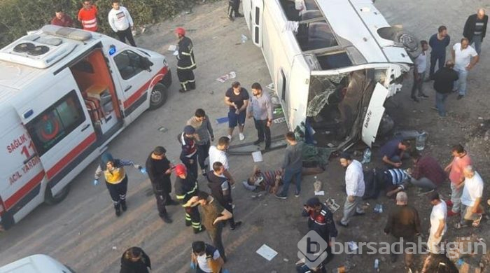 Gebze'de işçi servisi devrildi!