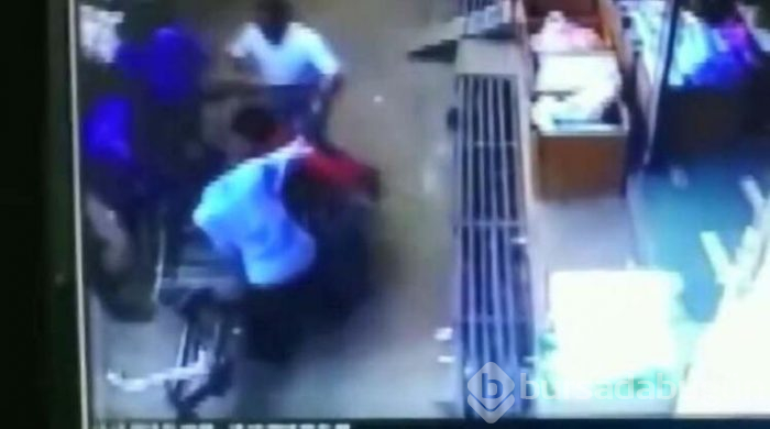 İkinci kattan düşen çocuk kurtuldu!
