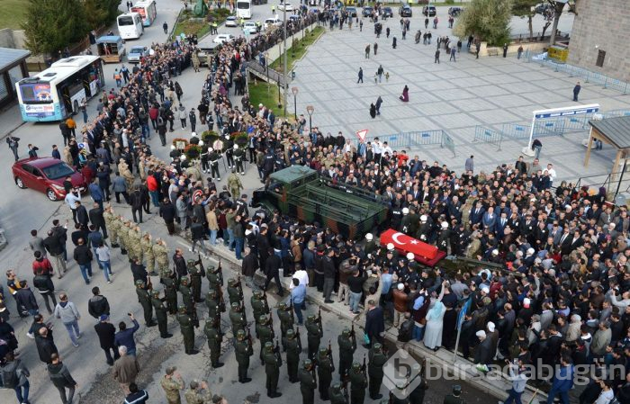 Şehit piyade er Sezai Eşkioğlu'nun cenazesinde hoş karşılanmayan manzara
