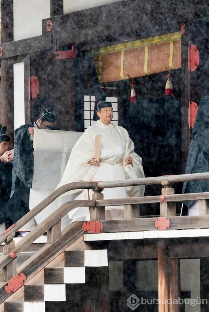 Naruhito, törenle "kasımpatı" tahtına çıktı.