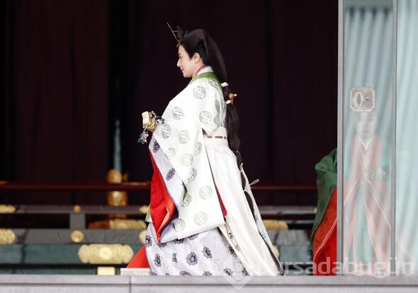 Naruhito, törenle "kasımpatı" tahtına çıktı.
