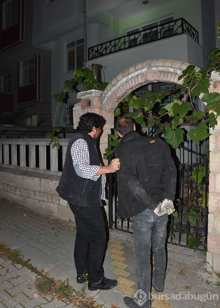  Hırsız şüphelisi havalandırma boşluğunda yakalandı!