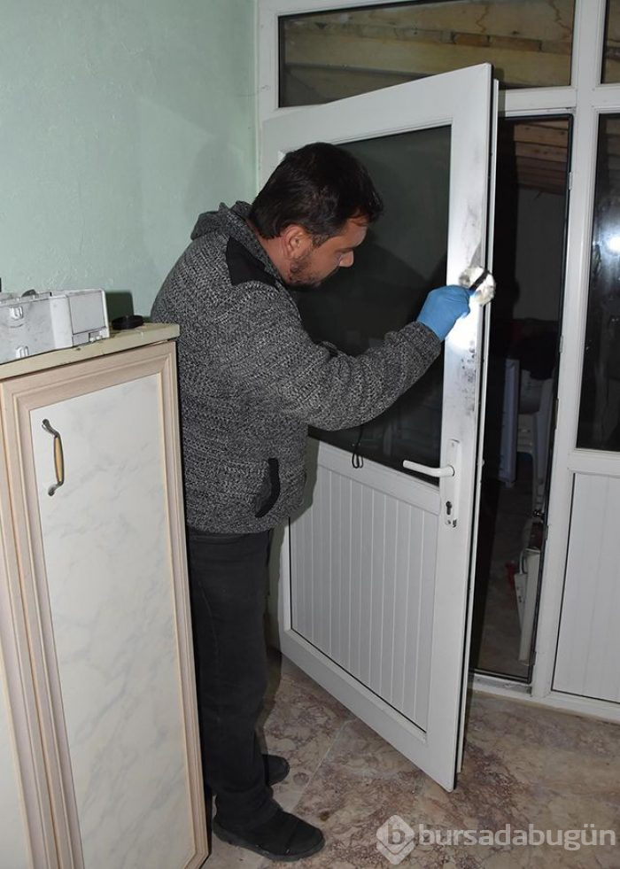  Hırsız şüphelisi havalandırma boşluğunda yakalandı!