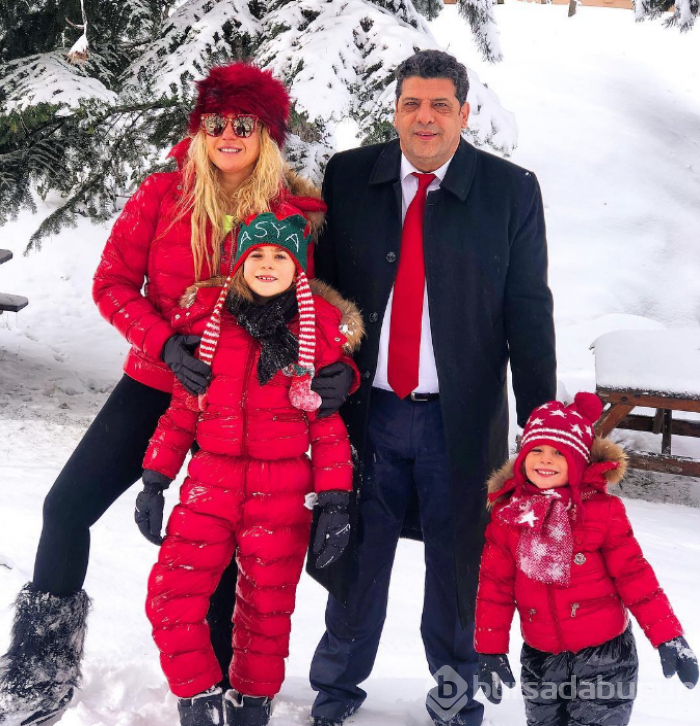Yatakta atletli poz başına bela oldu!