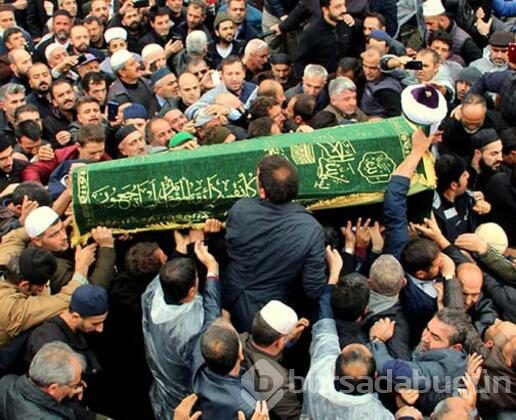 Tabuta dokunmak için yarıştılar