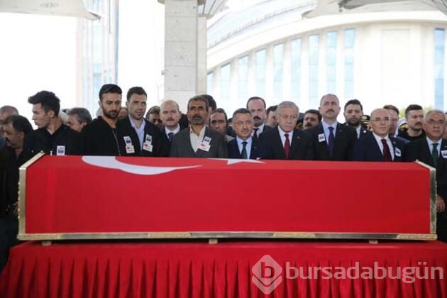 Şehit nişanlısını gelinlikle son yolculuğa uğurladı