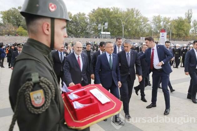 Şehit nişanlısını gelinlikle son yolculuğa uğurladı
