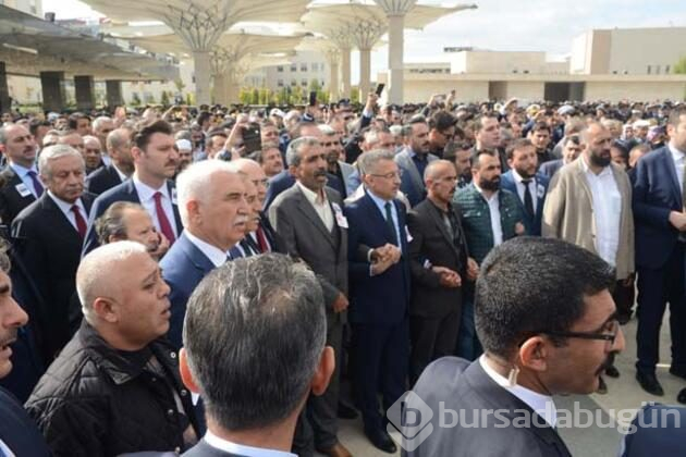 Şehit nişanlısını gelinlikle son yolculuğa uğurladı