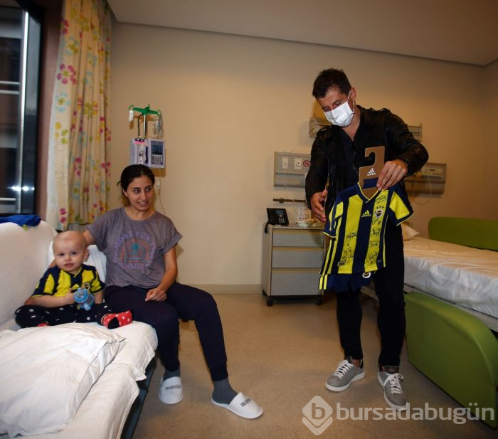 Emre Belözoğlu küçük Çınar'ı yalnız bırakmadı