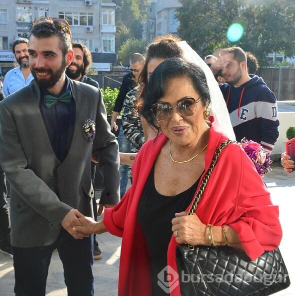 Deniz Türkali'nin torunu Ceren Sarp gelin oldu