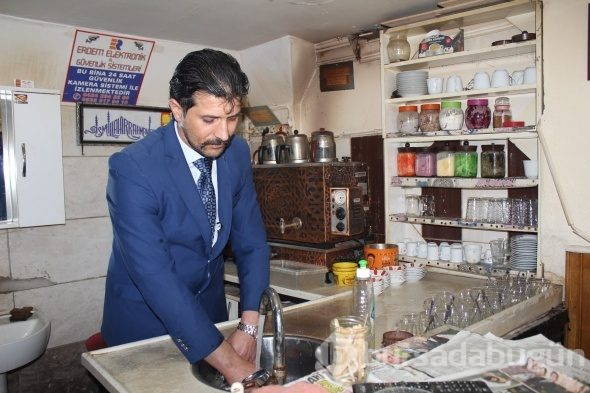 Herkes onu memur zannediyor!