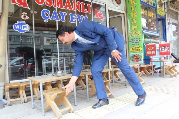 Herkes onu memur zannediyor!