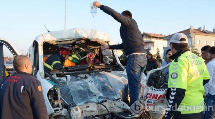 Kamyona çarpan çekicinin sürücüsü yaşamını yitirdi