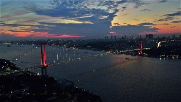 İstanbul kızıla büründü