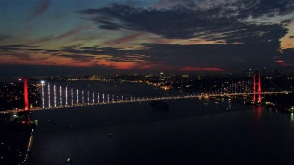 İstanbul kızıla büründü