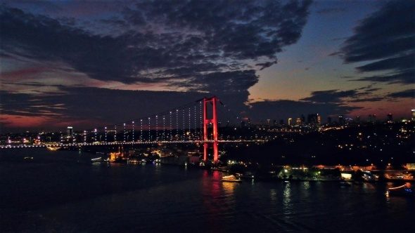 İstanbul kızıla büründü