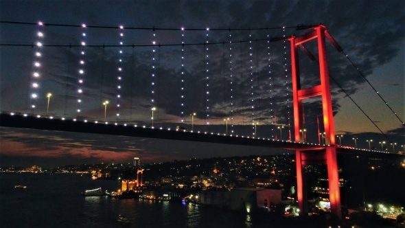 İstanbul kızıla büründü