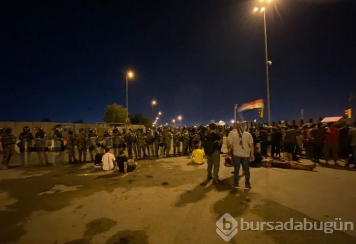 Yeşil Bölge'nin önüne gelen Bağdatlı göstericiler!