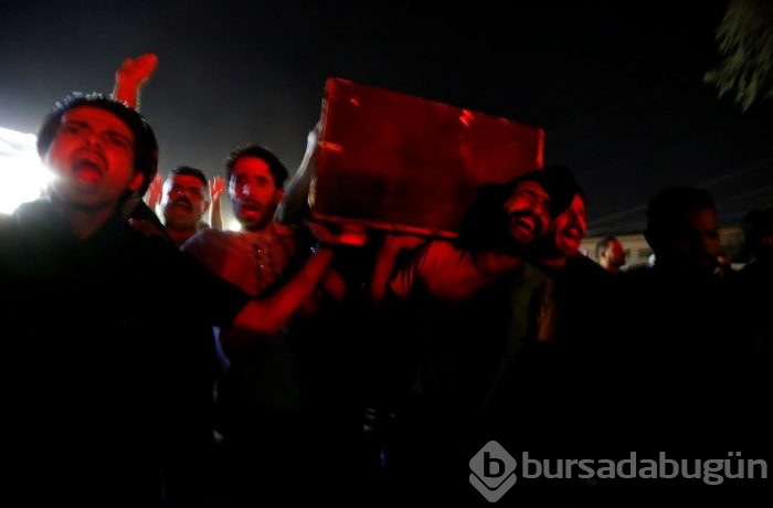 Yeşil Bölge'nin önüne gelen Bağdatlı göstericiler!