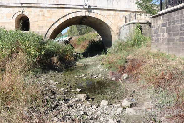 Meriç Nehri'nde kum adacıkları oluştu!