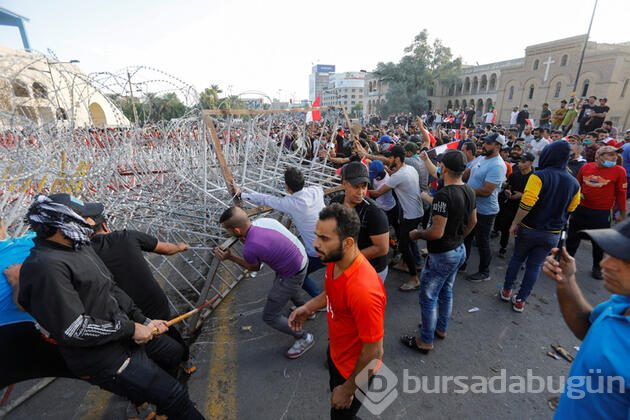 Protestocular beton blokları devirdi! Irak karıştı!