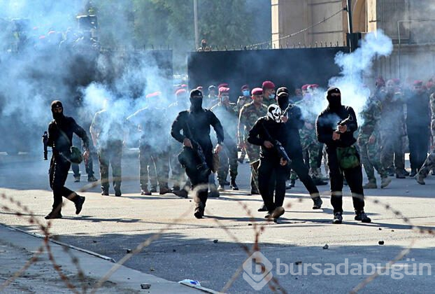 Protestocular beton blokları devirdi! Irak karıştı!