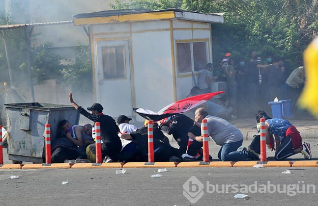 Protestocular beton blokları devirdi! Irak karıştı!