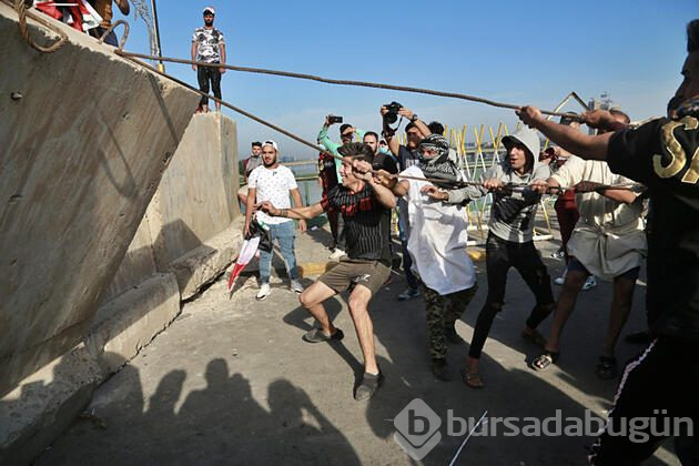 Protestocular beton blokları devirdi! Irak karıştı!