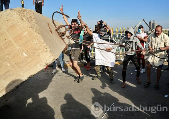 Protestocular beton blokları devirdi! Irak karıştı!