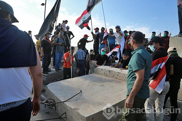 Protestocular beton blokları devirdi! Irak karıştı!