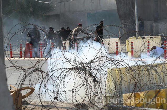 Protestocular beton blokları devirdi! Irak karıştı!