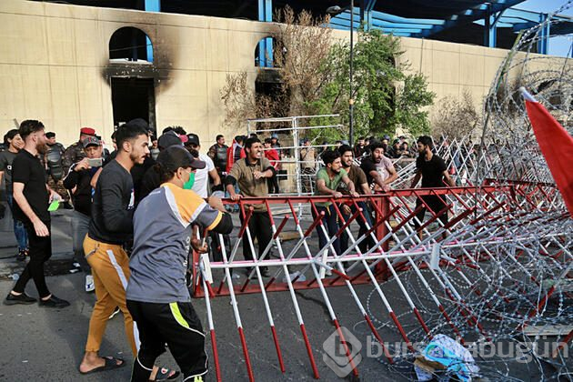 Protestocular beton blokları devirdi! Irak karıştı!