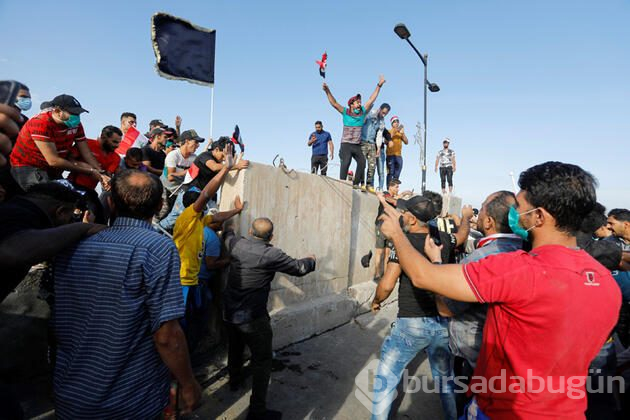 Protestocular beton blokları devirdi! Irak karıştı!